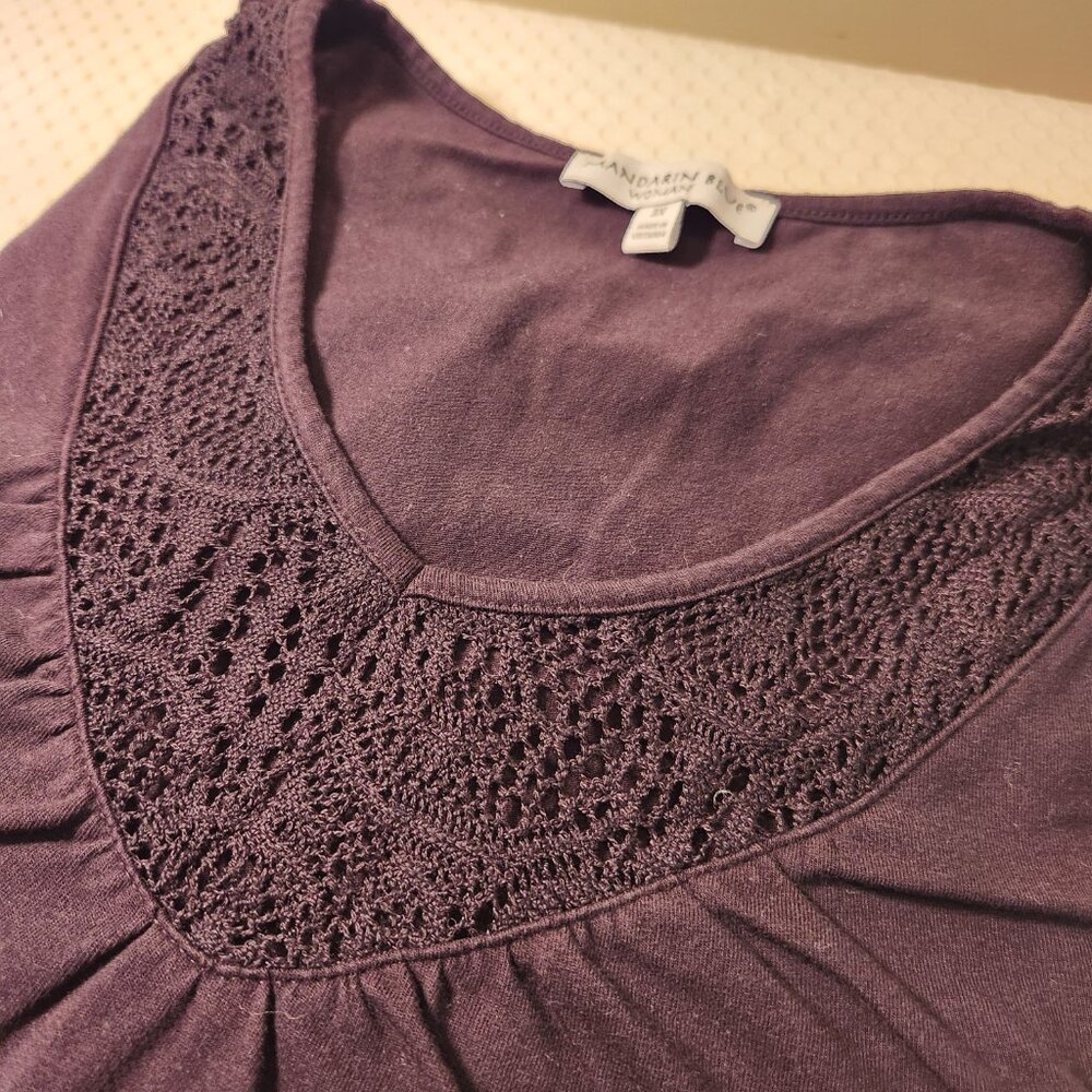 Mandarin Blue Lace Trim V-Neck Tee Black / Size 3X‎